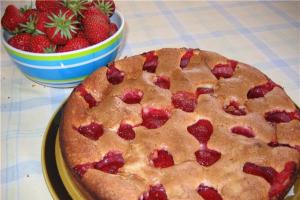 Пиріг з полуницею в домашніх умовах – прості та смачні рецепти